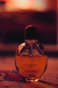 Illustration of Choosing the Right Cologne Concentration for Long Lasting Scent