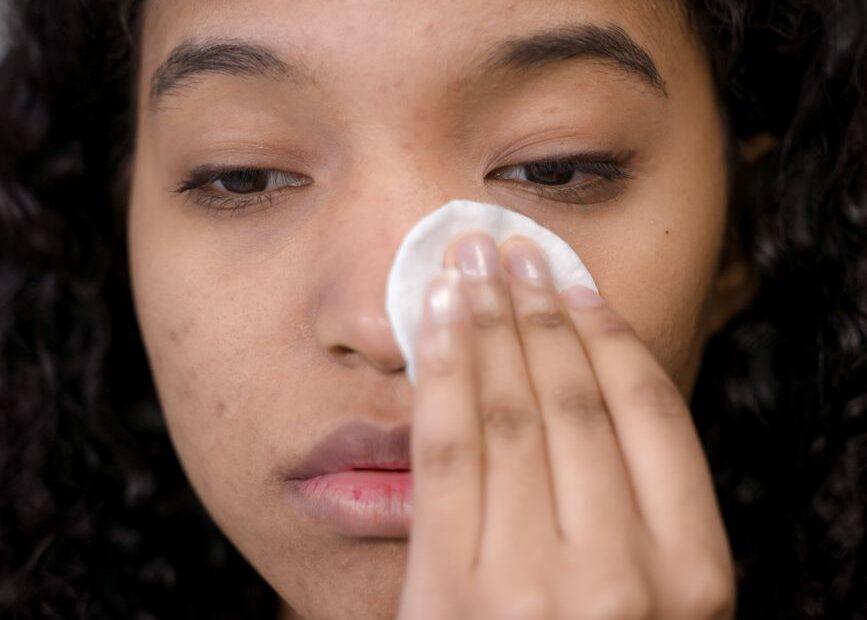 Illustration of How Skincare Routines Differ for Various Skin Types