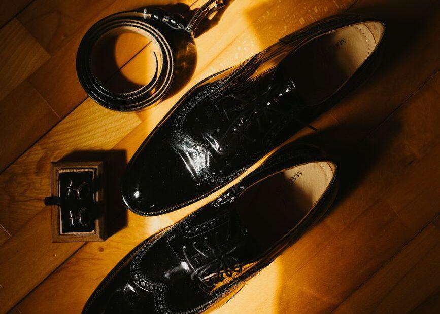 Illustration of How to Match Belts and Shoes for a Cohesive Look