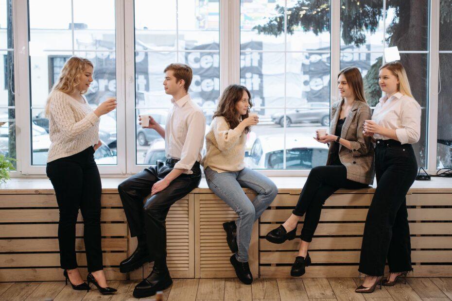 Illustration of The Difference Between Casual and Business Casual Dress Codes