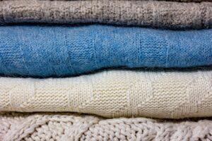 Illustration of The Difference Between Merino Wool and Cotton Sweaters