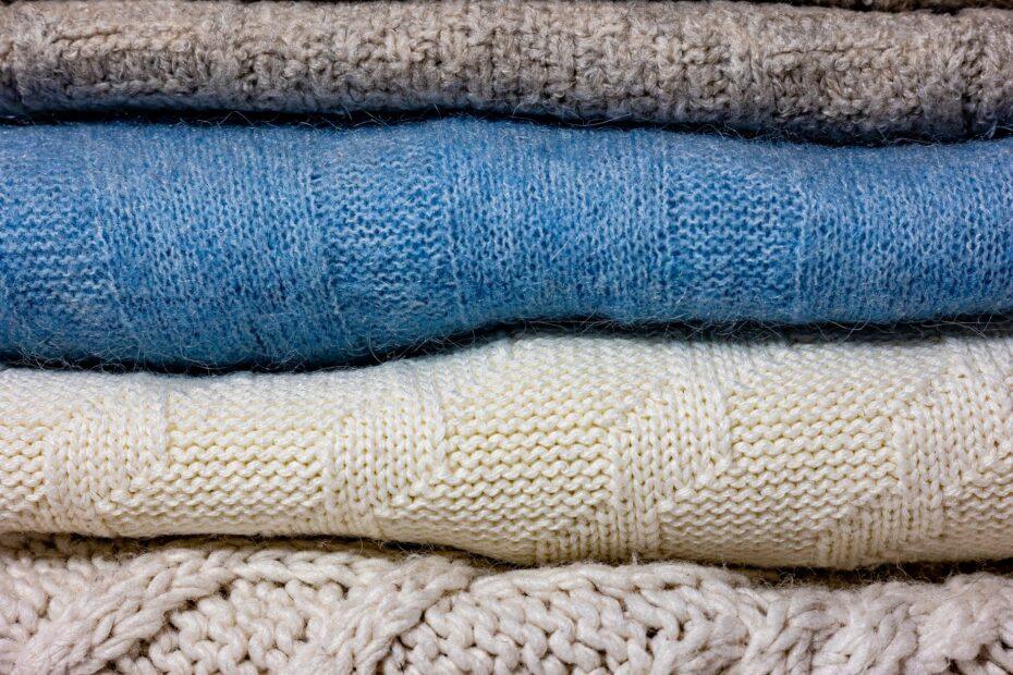 Illustration of The Difference Between Merino Wool and Cotton Sweaters