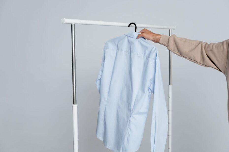 Illustration of The Difference Between Slim Fit and Regular Fit Clothing