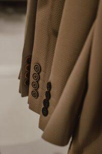Illustration of The Difference Between Structured and Unstructured Blazers