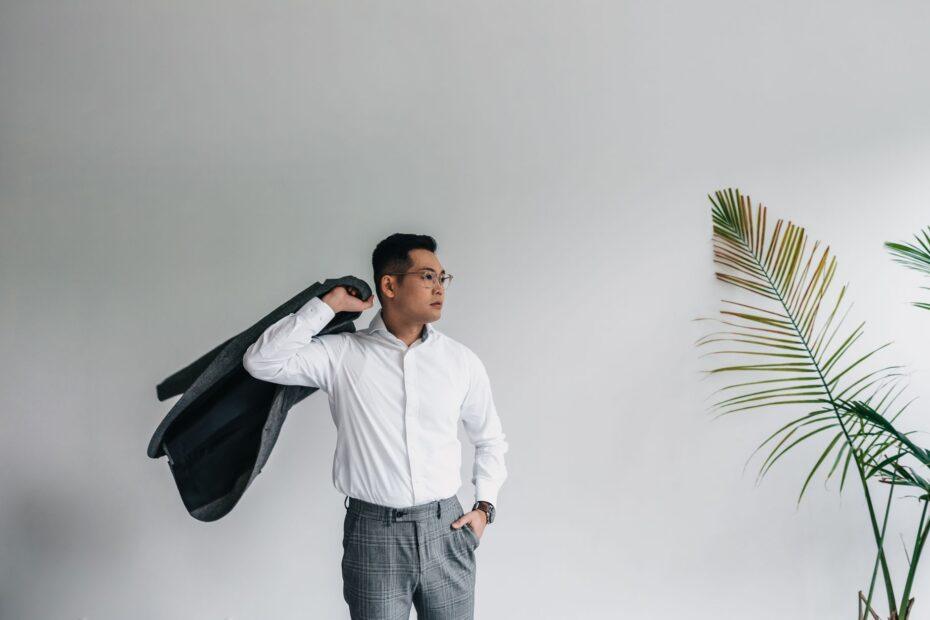 Illustration of What Makes a Blazer Fit Properly Across the Shoulders